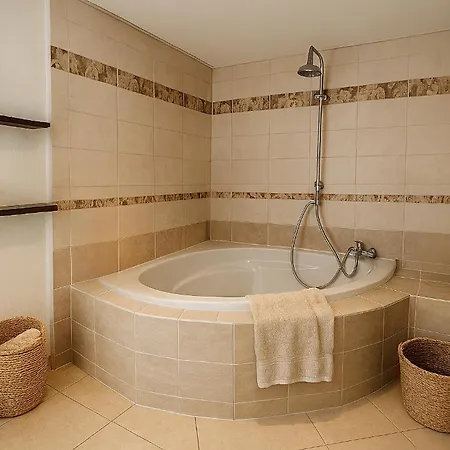 Maison Alsacienne Historique Avec Parking à - Fr-1-744-23 *